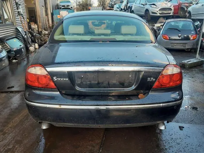 Torsieveer achter Jaguar S-Type