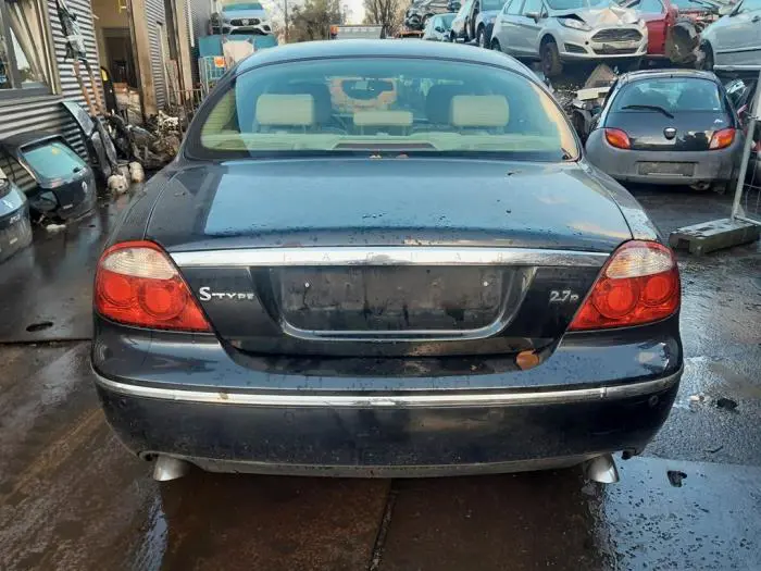 Torsieveer achter Jaguar S-Type