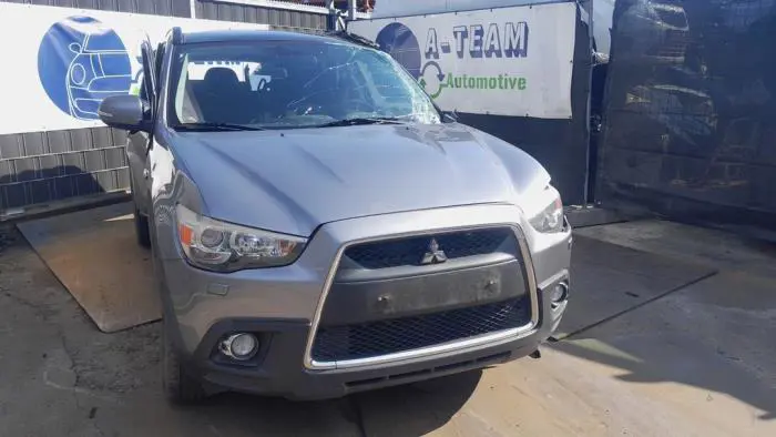 Remklauw (Tang) links-voor Mitsubishi ASX