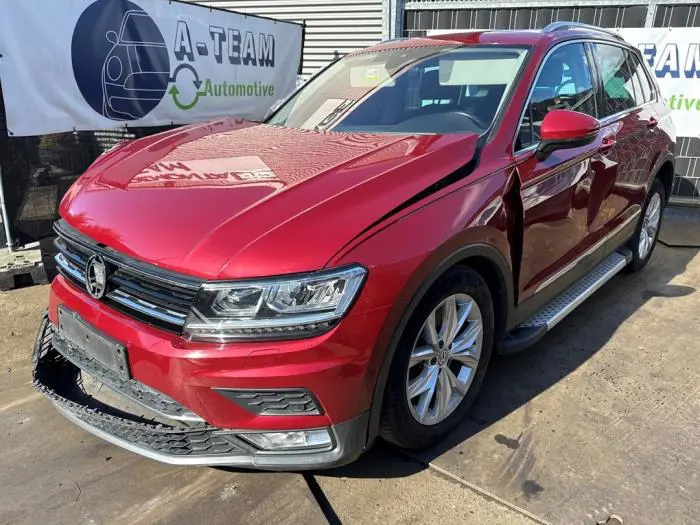 Fusee links-voor Volkswagen Tiguan