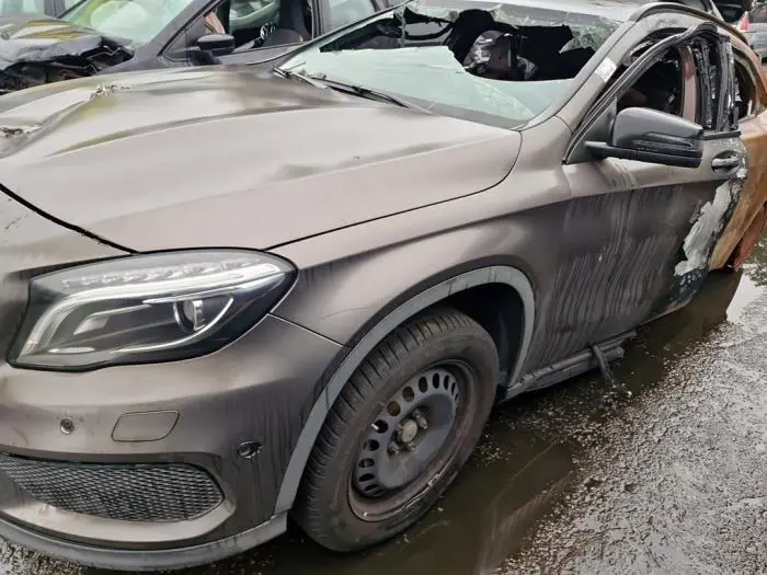 Scherm links-voor Mercedes GLA