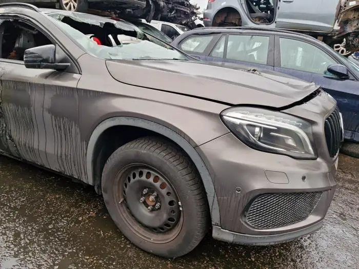 Scherm rechts-voor Mercedes GLA