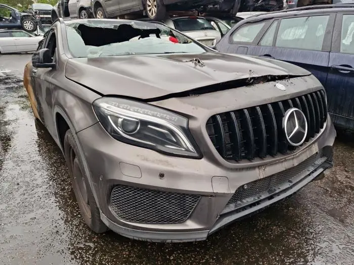 Fusee rechts-voor Mercedes GLA