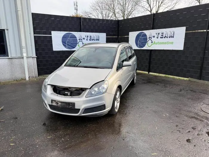 Remklauw (Tang) links-voor Opel Zafira B